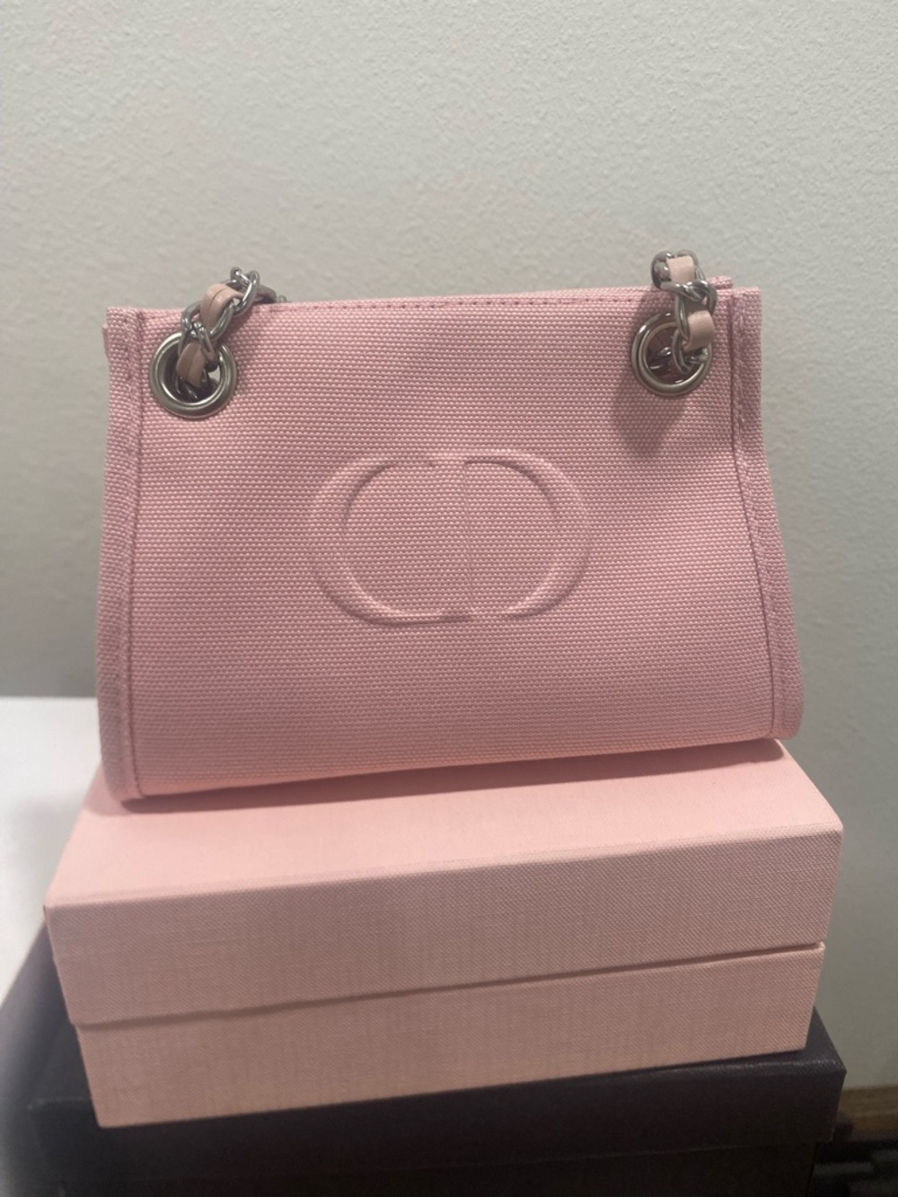 Dior Beauty GWP Pink Canvas Shoulder Bag with Silver Chain - Picture 4 of 7